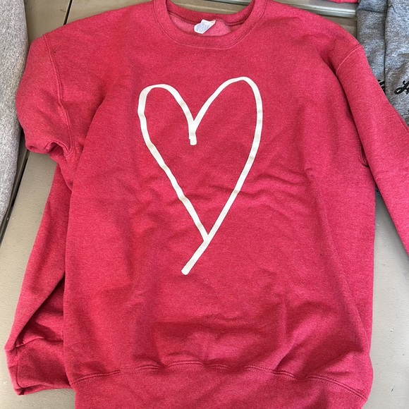 Valentine Sweatshirt ♥️ red hthr size  Medium unisex - Picture 2 of 3